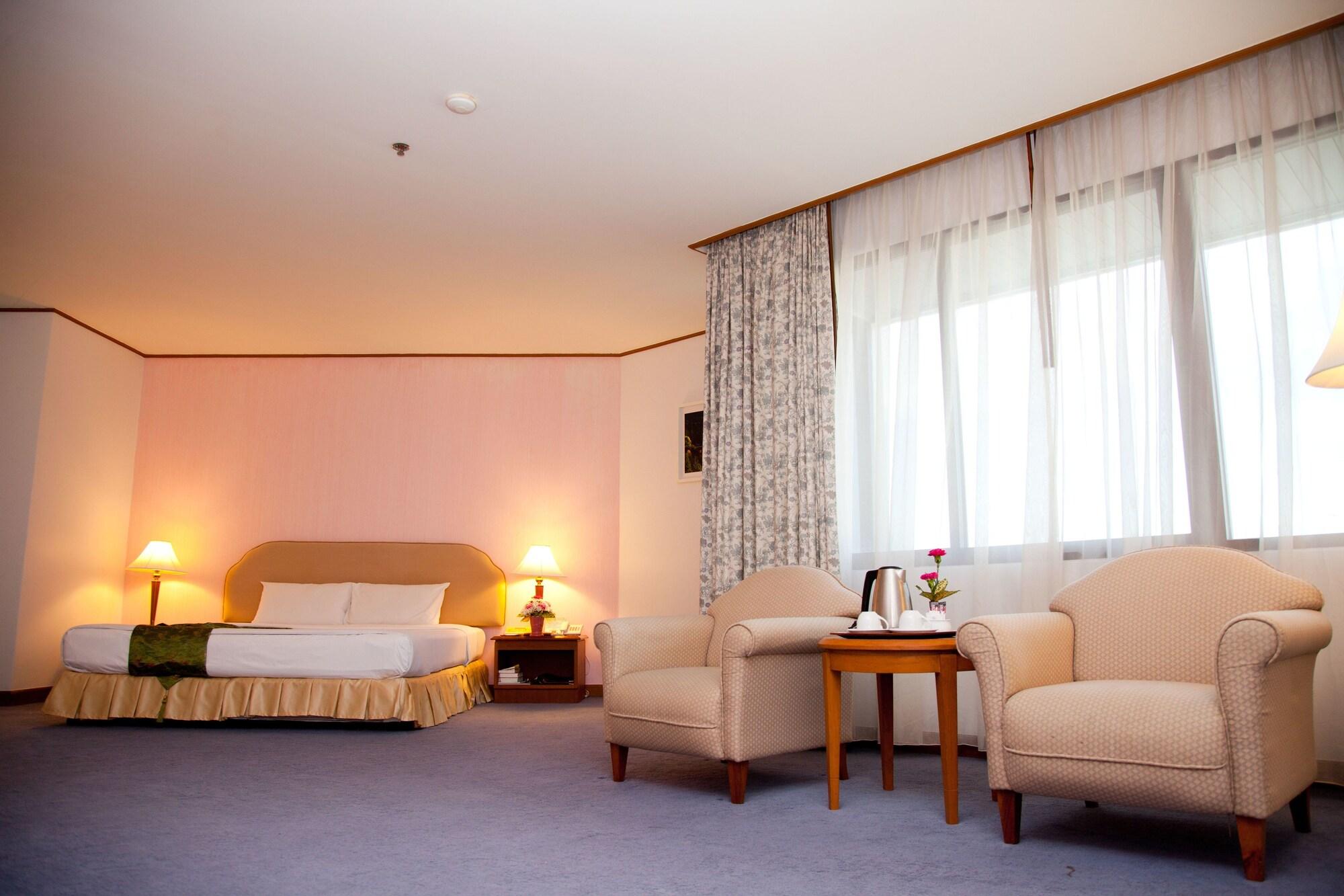 Thumrin Thana Hotel Trang Extérieur photo