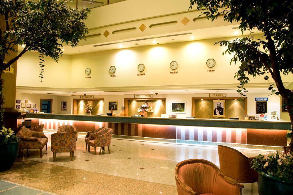 Thumrin Thana Hotel Trang Extérieur photo