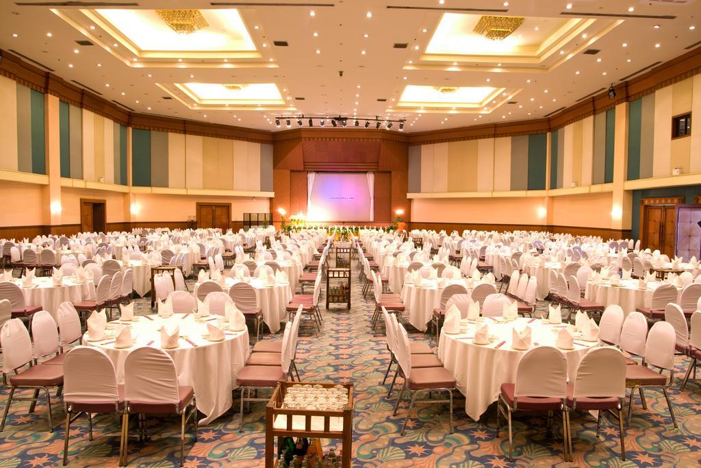 Thumrin Thana Hotel Trang Extérieur photo